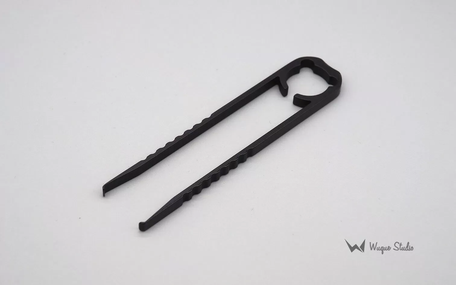 black_1512x.jpg
